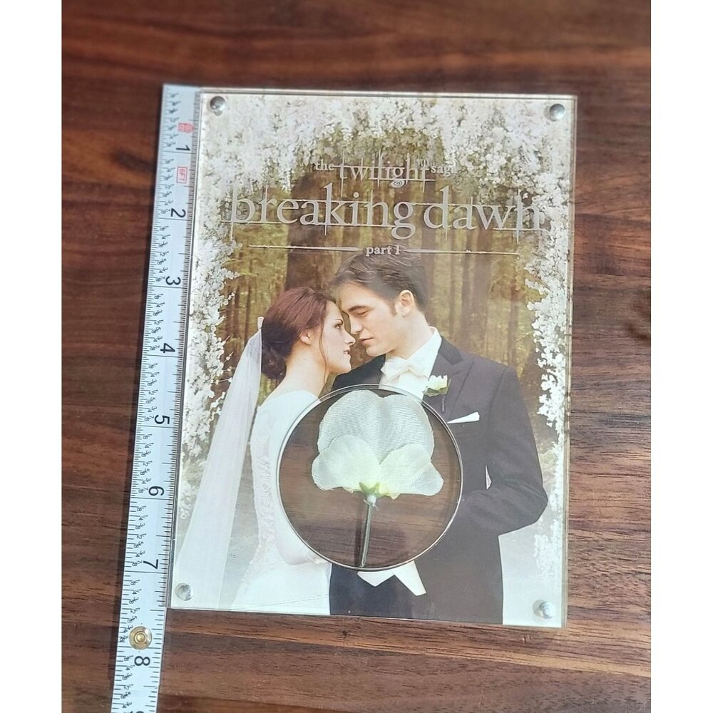 Limited Edition The Twilight Saga: Breaking Dawn - Part 1 Wedding Photo with Mo - Picture 6 of 10